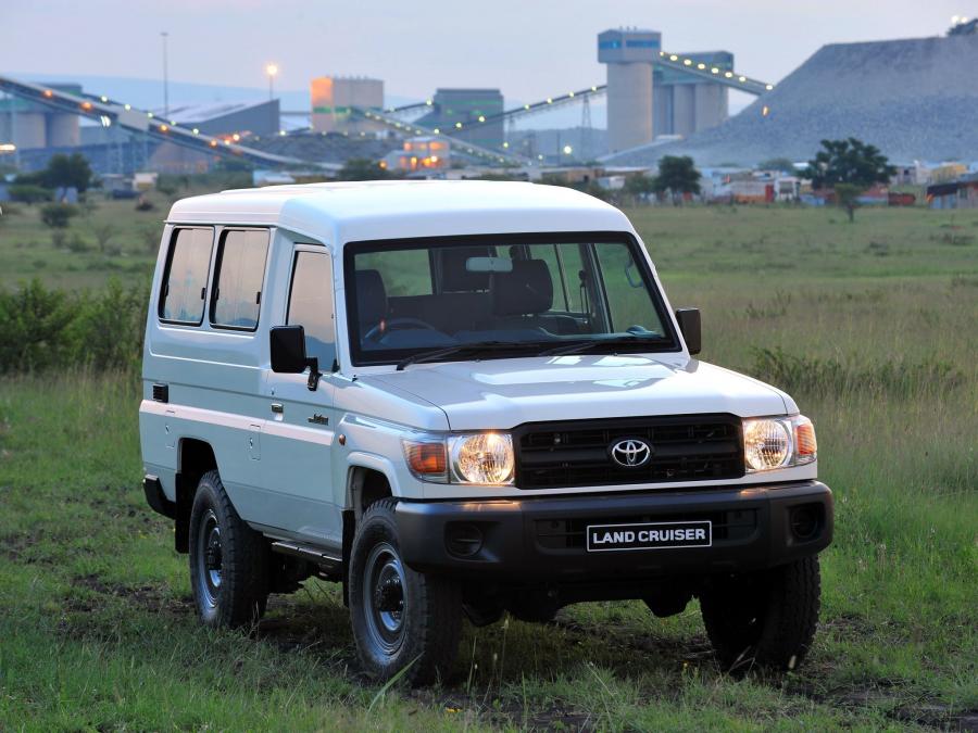  Toyota Land Cruiser 70 Wagon 2010 года  (ZA) (фото 9 из 21)